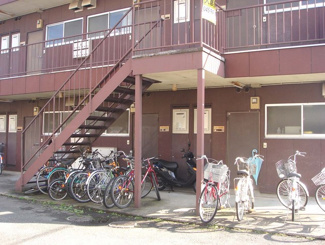 【エントランス】 | 階段をあがった、最上階にお部屋があります♪