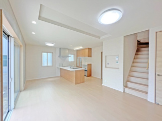 【居間・リビング】 | 岐阜市鏡島新築分譲全10区画！太陽光発電システム搭載！ZEH住宅！耐震等級3・住宅性能評価書取得！ | 岐阜市鏡島新築分譲全10区画！太陽光発電システム搭載！ZEH住宅！耐震等級3・住宅性能評価書取得！