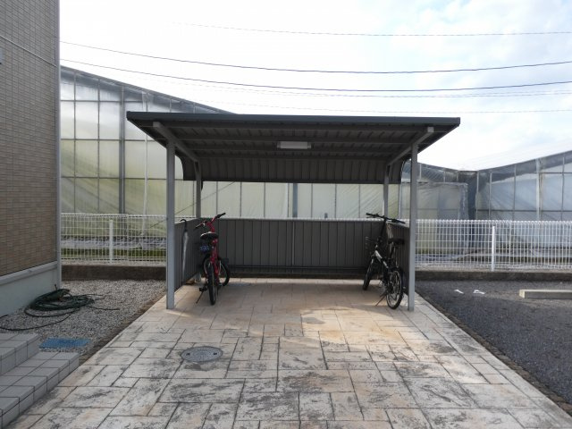 カーミー・芳川Bのその他共用部分|自転車置場