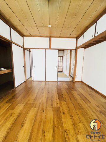 井上ビルの洋室