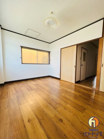 井上ビルの洋室