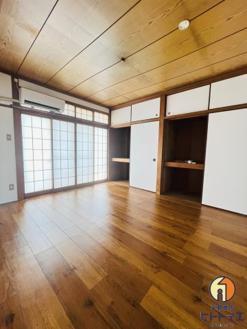 井上ビルの洋室