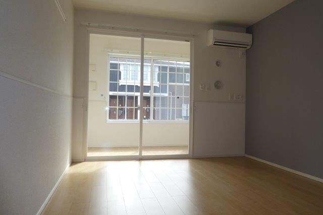 ダイヤモンド・ノアＢの居間・リビング|洋室