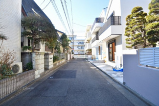 【前面道路含む現地写真】 | 南側4.5ｍ公道に接道。陽当たり良好です。