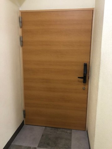池原第一ビルの玄関