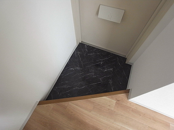 コーポアスナロの玄関