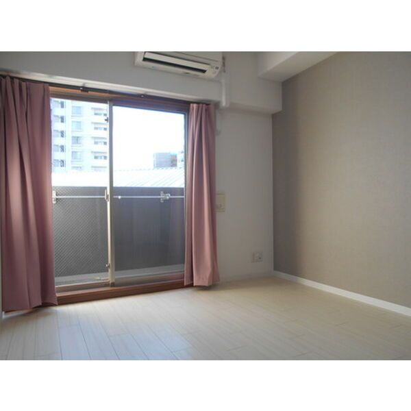 HRフロントリーガル難波WESTの居間・リビング