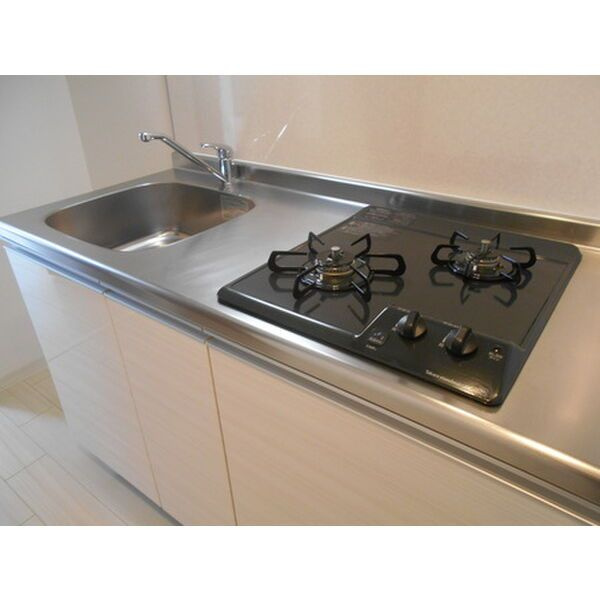 HRフロントリーガル難波WESTのキッチン