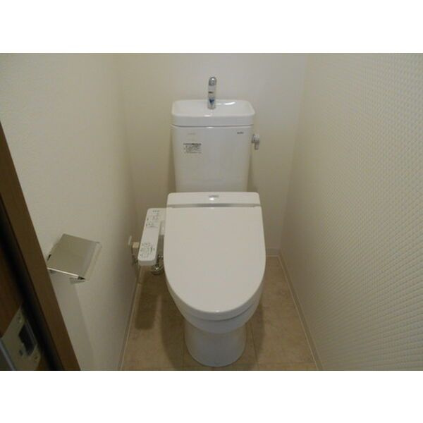 HRフロントリーガル難波WESTのトイレ