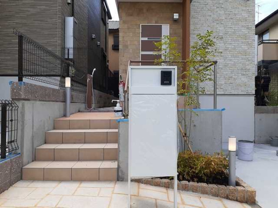 谷戸建Bのエントランス|落ち着いたエントランスです