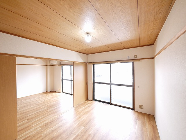 ウイングマンションの洋室|使い勝手のいい洋室です