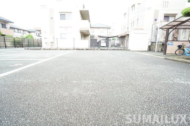 フォレストマンション杉並の駐車場