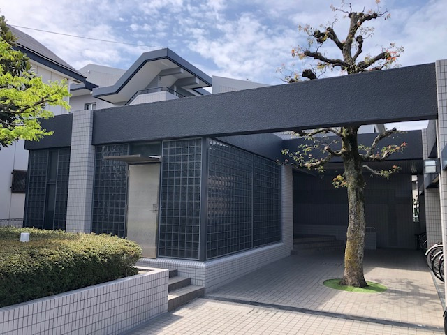 箕面エメラルドハイツA・B棟の外観