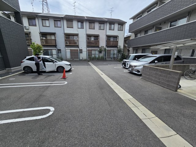 アリビオ向日町A棟の駐車場