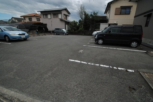 ハイネス迎野の駐車場|駐車スペースもあります