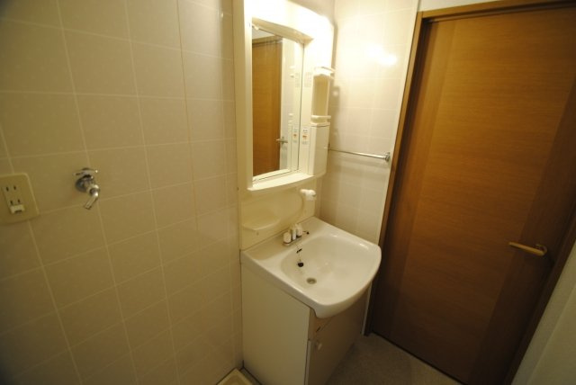 ハイネス迎野の洗面所|スペースが確保できる洗面所です