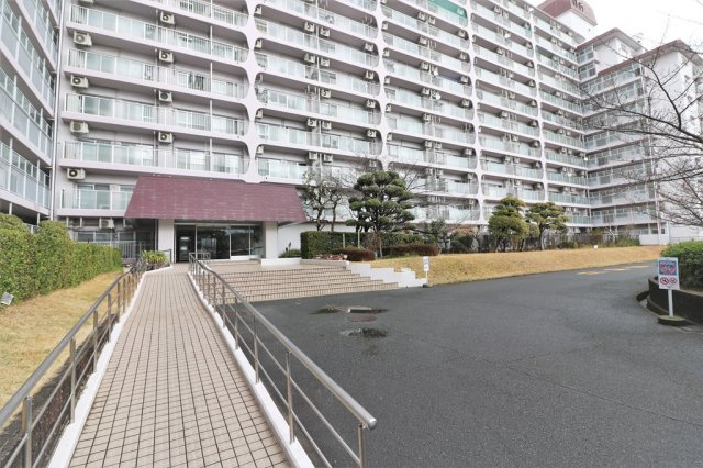伊丹市池尻１丁目の中古マンションの外観