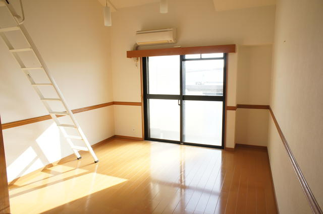 グランドール森友の居間・リビング