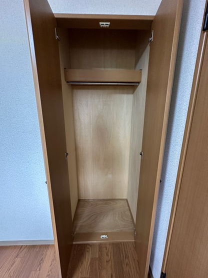 【収納】 | ライリッヒ・フーガ | 洋室4.7帖のお部屋にあるクローゼットです♪大切なお洋服もしわにならないようにハンガーがけができます☆
