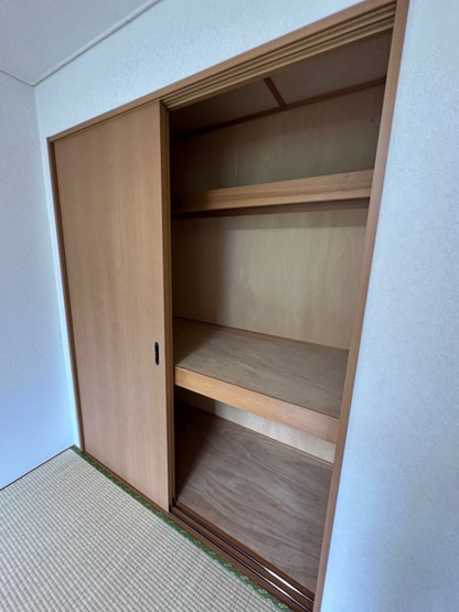 【収納】 | ライリッヒ・フーガ | 和室6帖のお部屋にある押入れです！押入れはかさばるお布団や季節のお洋服を収納するのに便利！