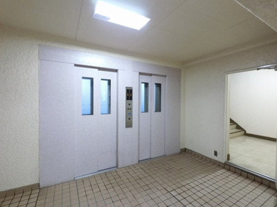 【その他共用部分】 | 大森第３スカイハイツ | お買い物時やベビーカーの出し入れに便利なエレベーター付
混雑時にも便利なエレベーター2基付です。