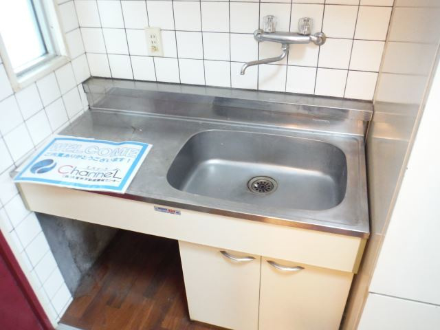 メディカルコーポI【10,000円キャッシュバック対象物件】のキッチン|コンパクトなキッチンで掃除もラクラク