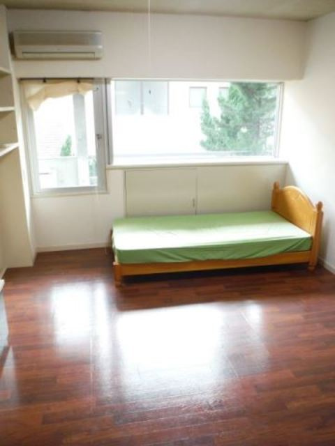 メディカルコーポI【10,000円キャッシュバック対象物件】の居間・リビング|こちらのリビングで趣味の時間をお楽しみください