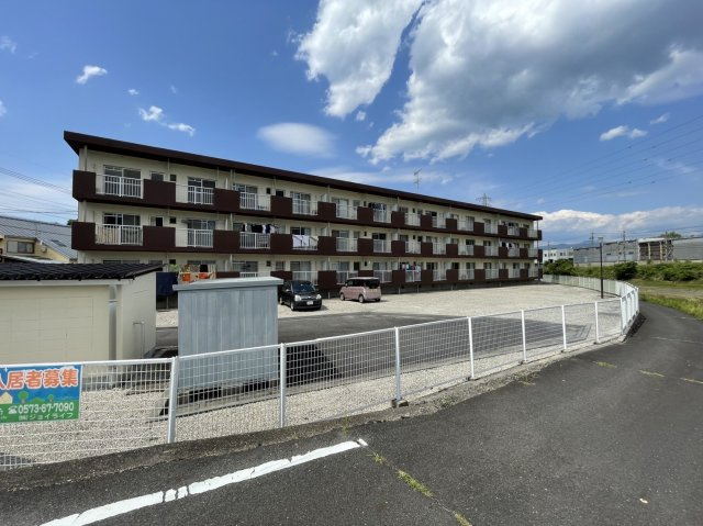 ジョイライフ後田の外観|落ち着いた色合いの建物です