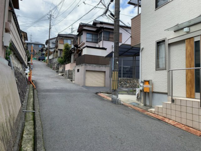 【前面道路含む現地写真】 | 大津市本宮2丁目8-49　中古戸建