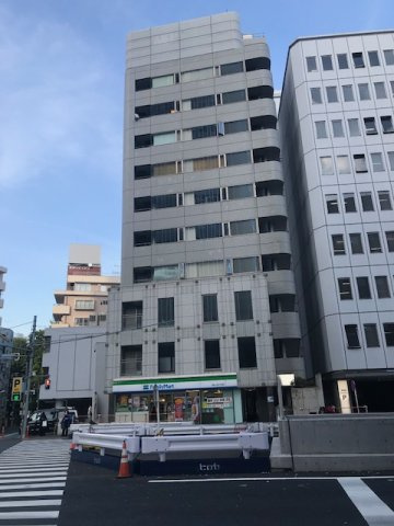 新宿明治通りビルの外観