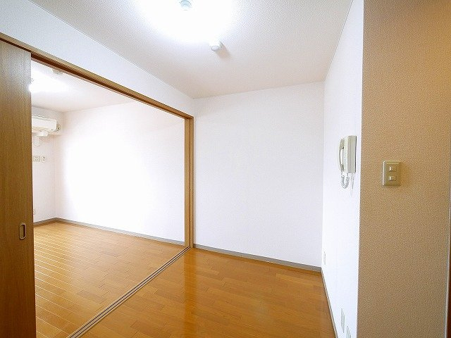 アプローズ（南郡山町）の居間・リビング|居間です