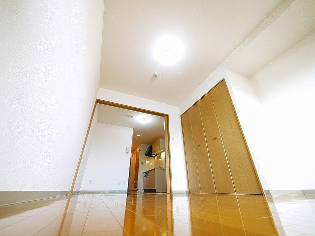 アプローズ（南郡山町）の内装|落ち着いた色調の洋室です