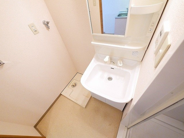 アプローズ（南郡山町）の洗面所|ゆったりとスペースのある洗面所