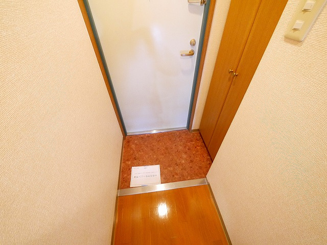 アプローズ（南郡山町）の玄関