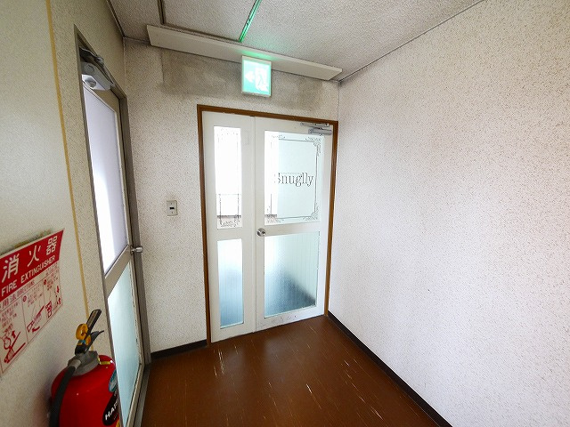 カイモト第三ビルの玄関