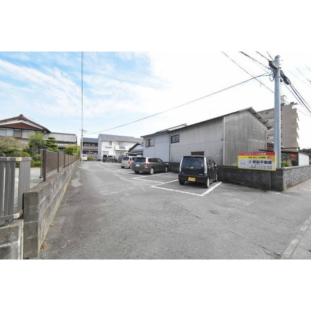 タプロコート弐番館【キャッシュバック対象物件】の駐車場