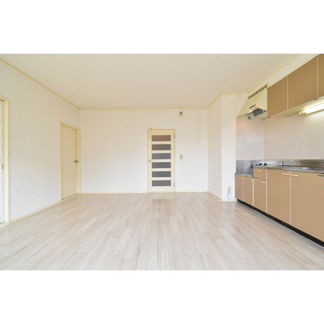 タプロコート弐番館【キャッシュバック対象物件】の居間・リビング