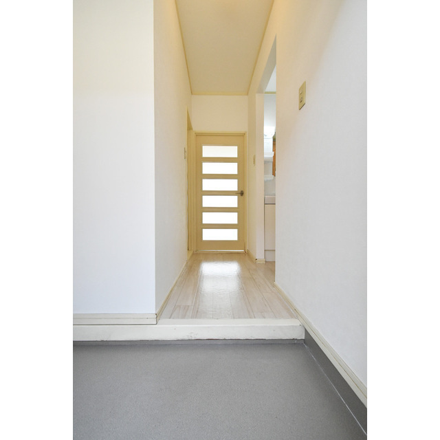 タプロコート弐番館【キャッシュバック対象物件】の玄関