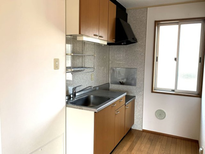 【キッチン】 | アムールミシマE | 吊戸棚付きキッチン