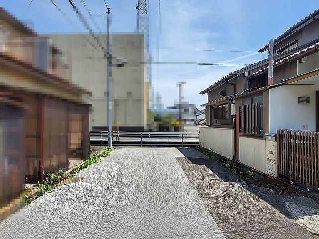 高知市中万々の前面道路含む現地写真