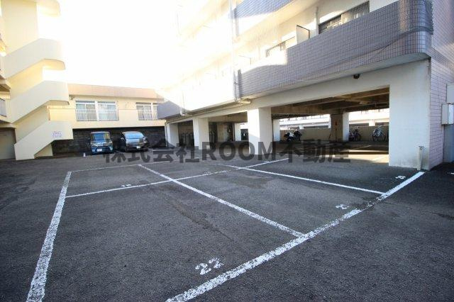 第8年見マンションの駐車場|駐車場完備です