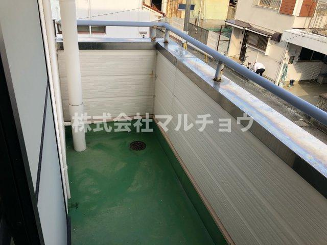 エステイト新屋敷のバルコニー|お洗濯にも便利なバルコニー付き