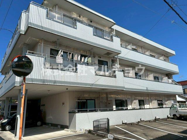 エステイト新屋敷の外観|落ち着いた雰囲気の外観です