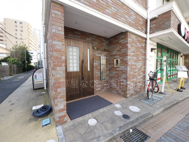 煌楼大久保Ｓｔａ．のエントランス|落ち着いたエントランスです