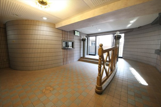 【エントランス】 | キレイなエントランスはしっかりと管理が行き届いている証拠ですね。