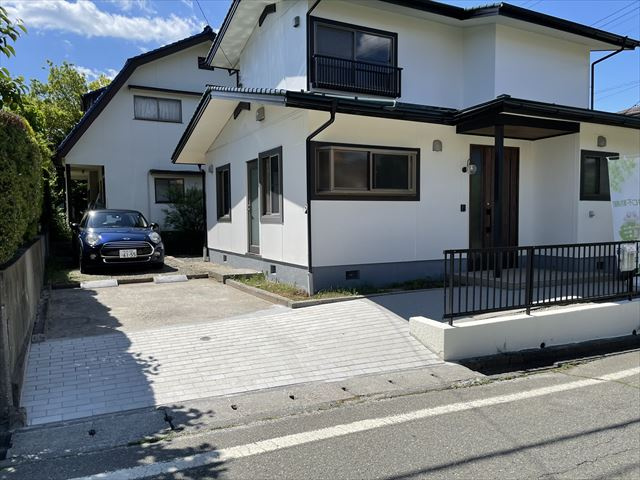 みちガエル家・伊那市美原の駐車場|駐車場入り口を整備して止めやすく美しくしました