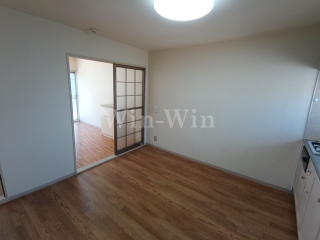 サンコーポ柱東山 Bの居間・リビング