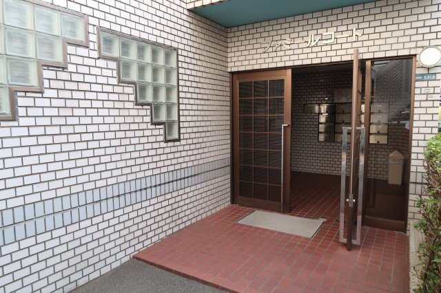 ファミールコートのエントランス|入り口エントランス