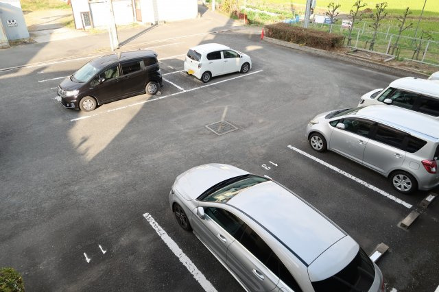 ファミールコートの駐車場|敷地内駐車場