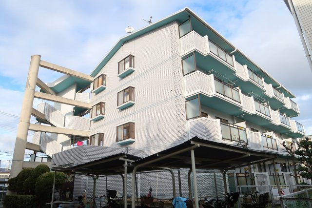 ファミールコートの外観|南向きバルコニーのマンション